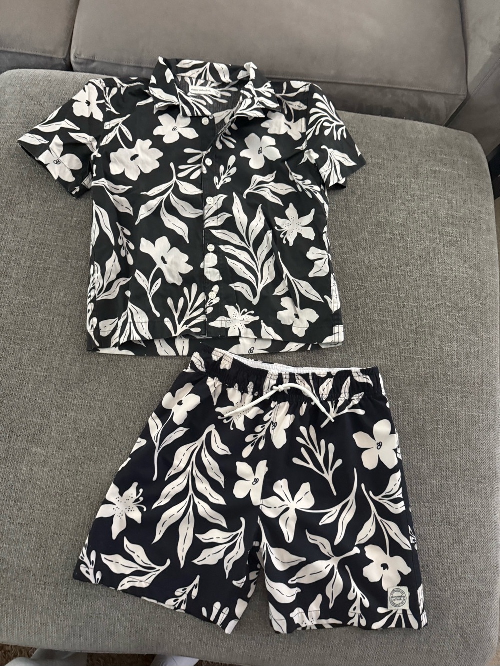 abercrombie kids Black & White set. Shorts are also a bathing suit! Size 9/10